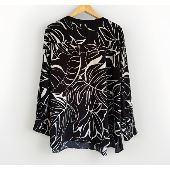 Catherines Women’s Pleated Floral Button Up Top Size 2X Black Long Sleeves Artsy - Picture 11 of 12